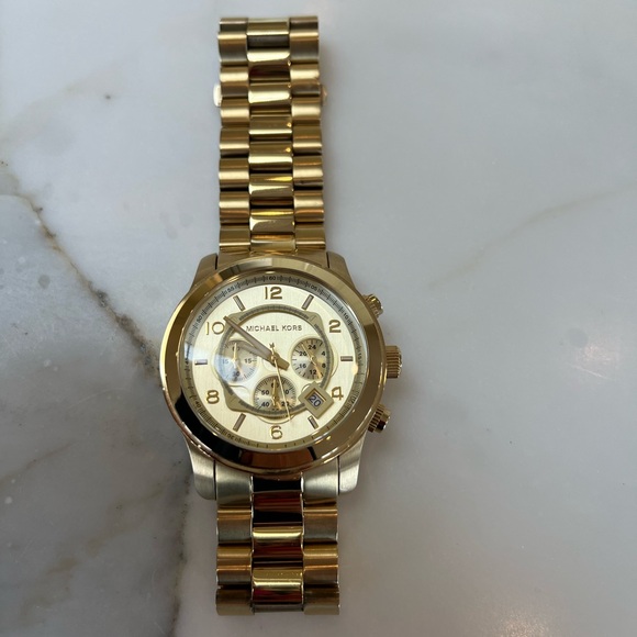 MICHAEL KORS GOLD TONE CHRONOGRAPH WATCH W/DATE. MAY NEED BATTERY LIKE NEW 😎 - Picture 1 of 4